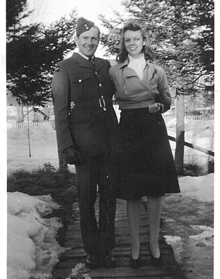 Gates, Ellis - Vet WW II with Bernice Jobbins - RP0092