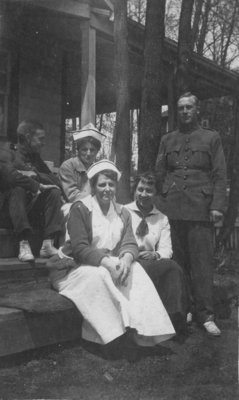 Nurses and soldiers at Fettercairn