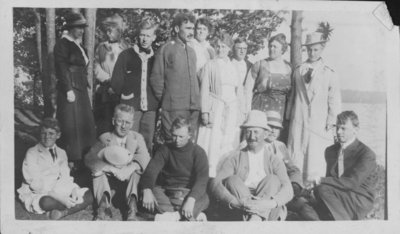 Soldiers and staff at Fettercairn