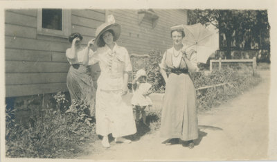 Elsie Kerr and friends