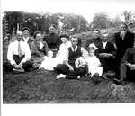 Alford and Simmons family picnic at Chaffey's Lock