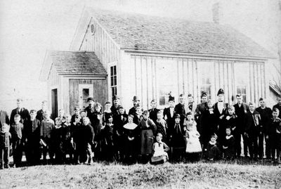 Otter Lake School SS#8 South Elmsley - Jen McVeety, class and parents c.1895