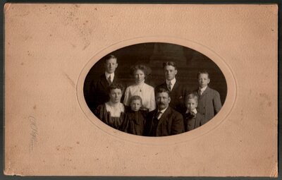 Members of Fleming family c1910