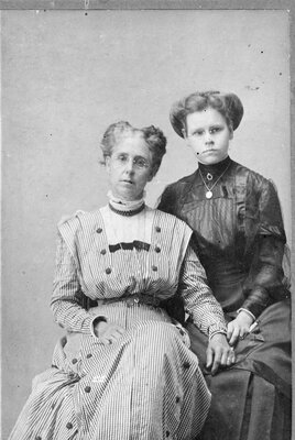 Elsie Kerr and Margaret Halladay in Elgin c.1910