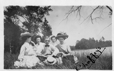Group at Chaffey's Lock 1910