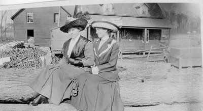 Elsie Kerr and friend Elgin c.1910