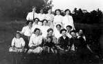 Elsie Kerr and friends in Elgin c.1915