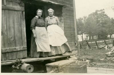 Jennie Kerr and friend c.1905