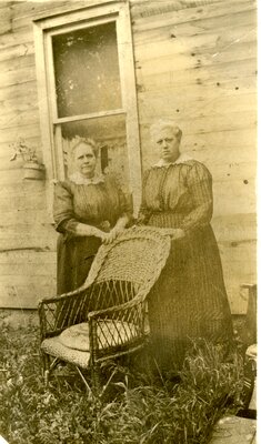 Jennie Kerr and friend c.1910 Elgin