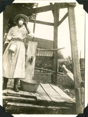 Berry Picking Women c1940