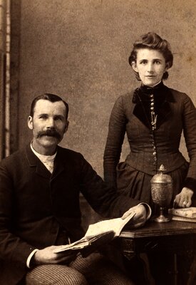 Unknown Man + Woman from Davis and Dewolfe Album