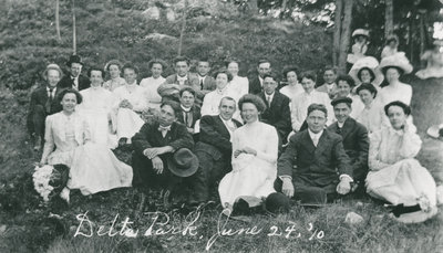 Elgin Methodist Church Group in Delta Park 1920