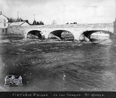 Victoria Bridge on the Thames River, 1900