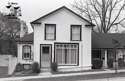 219-221 Queen St. E., 1980s