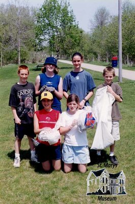 Arthur Meighen Public School Students Collecting Garbage