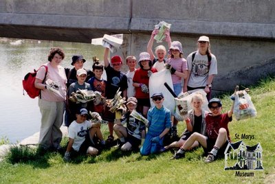 Arthur Meighen Public School Students Collecting Garbage