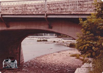 Close-Up of Victoria Bridge