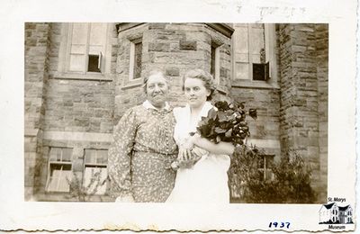 Annie and Isabelle Chesterfield at Isabelle's Western University Grad