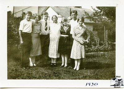 Chesterfield Family Photo Outside