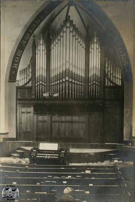 Organ at Knox Church