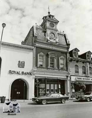 Royal Bank, Andrews Jeweller and Thames Restaurant, 1984