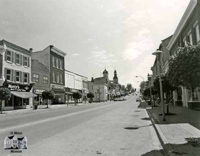 Queen Street looking east from the southeast corner of Queen and Water Streets, 1984