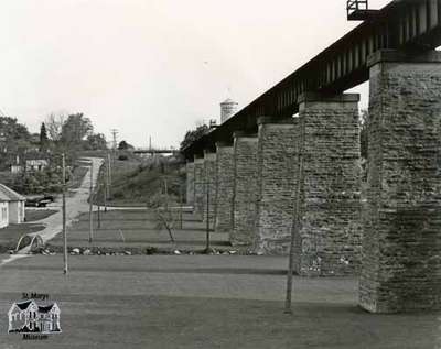 London railway bridge, 1984