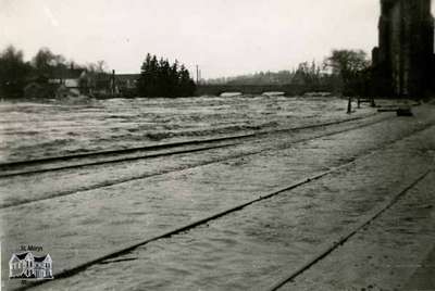 Flood, 1947 - View behind C.P.R. Station