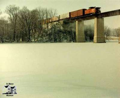 CNR Train entering St. Marys on the Sarnia bridge