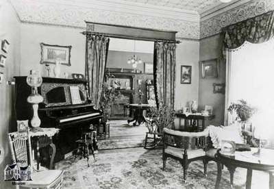 Interior view of Athol Brae, 1913