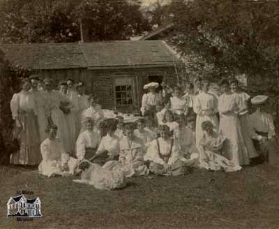 Women at barn raising at Jas. McIntyre's farm in Motherwell, 1906