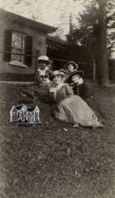 Irene Eedy, Tottie Sparks, Sadie and Gertrude Richardson at 252 Queen Street East