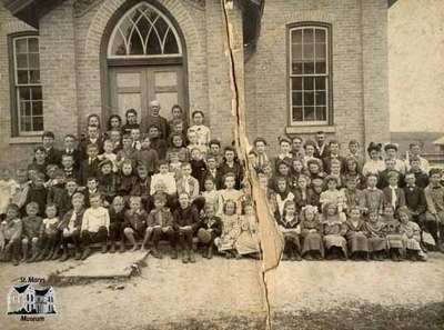 Pupils of Kirkton Union School, 1905