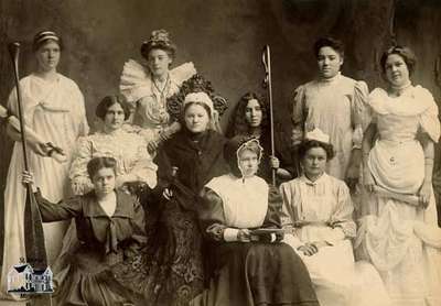 Cast of &quot;Famous Women&quot;