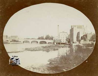 Victoria Bridge looking north