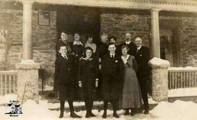 Group in front of Ingersoll house