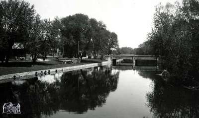 Wellington Street Bridge and Bandstand from a distance, ca. 1950