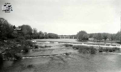 A view of the dam and Sarnia Bridge