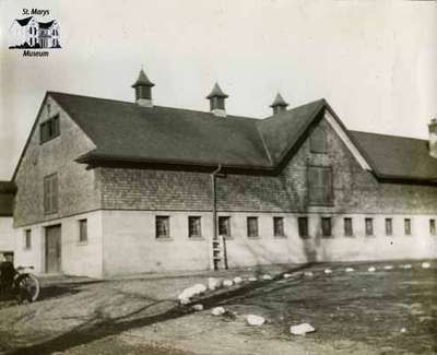 Concrete foundation on barn, 1915