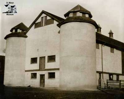 Concrete silos on farm, 1915