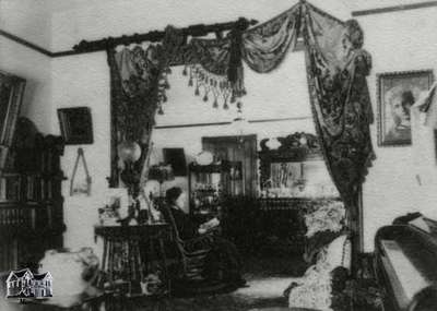 Interior view of J.W. Turnbull home in Galt, Ontario (1899-1900)