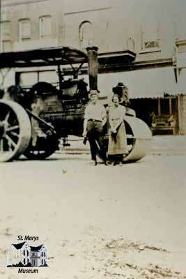 Paving of Queen Street, 1920s