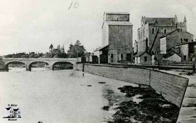 Victoria Bridge, Mill and Opera House