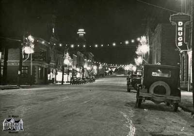 Queen Street at Wellington looking east, ca. 1930s