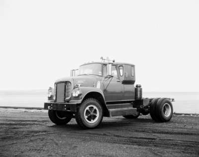 IHC Truck, model AC-225-D, with a sleeper cab.