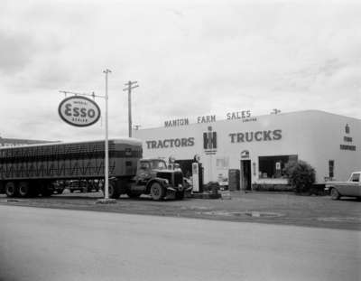 Nanton Farm Sales, Nanton, Alberta.