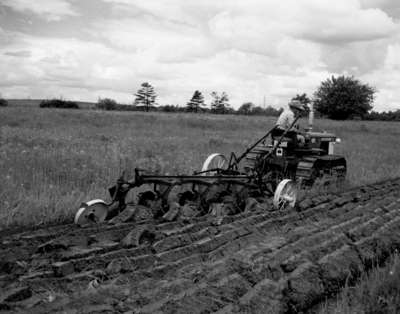 Ploughing with an IHC T-5 crawler tractor.