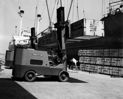 Loading IHC truck parts onto ships for export to Spain.