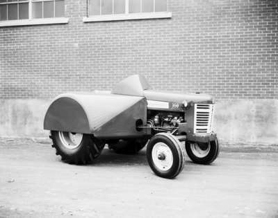 IHC model 350 tractor with orchard fenders.