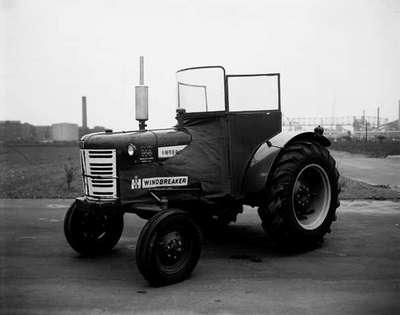 An IHC 350 Wheatland Special Tractor with windbreaker in place.